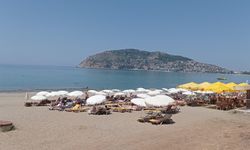 Alanya'da sıcaklar bir anda yükseldi! Onlar keyfini çıkardı