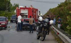 Antalya'da seyir halindeki otomobil alev aldı