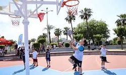 Antalya'da 19 Mayıs coşkusu sahalarda da yaşandı