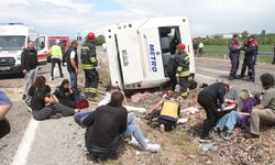 Antalya'dan Konya'ya giden yolcu otobüsü devrildi