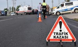 Alanya'da servis minibüsüyle çarpışan motosiklet sürücüsü öldü