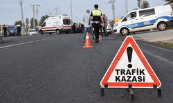 Alanya’da otomobil ile çarpışan motosiklet sürücüsü ağır yaralandı