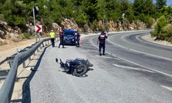 Antalya'da virajı alamadı kaza yaptı