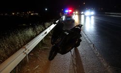 Antalya'da direksiyon hakimiyetini kayıp etti: Çevreyoluna devrildi