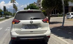 Antalya'da yaya yol vermekten kazaya karıştı