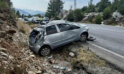 Antalya'da kayalıklara çarptı: 5 yaralı