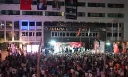 Antalya halkı başkanına destek için toplanıyor
