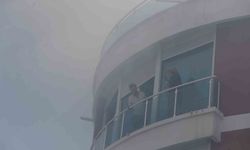 Antalya'da 4 kartlı binada yangın paniği