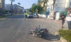 Antalya'da motosiklet ve otomobil çarpıştı