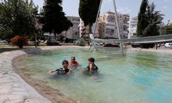 Antalya'da çocuklar serinlemek için yöntemleri gülümsetti