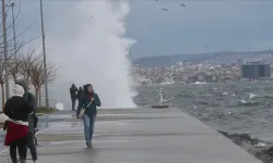 İstanbul için fırtına alarmı! Saat verildi, ilçe ilçe uyarı yapıldı