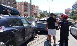 Üst geçitte trafik durunca feci çarptı! Antalya'da ortalık savaş alanına döndü