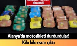 Alanya'da motosikleti durdurdular! Kilo kilo esrar çıktı