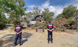Antalya'da kaçak yapı operasyonu! Tekirova’da kaçak yapılar yıkıldı