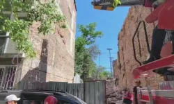 Kadıköy'de bina çöktü: Yaralılar var