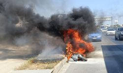 Manavgat'ta yardım etmek yerine motorun yanışını izlediler