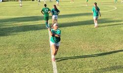 Isparta DSİ Spor'un futbolcusundan taraftara 'nah' hareketi