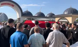 Duruşma esnasında yıkılan kürsü: Savcı Ayhan Uyumaz’a acı veda!