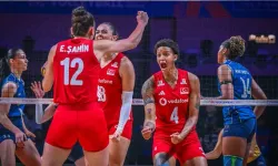 ÜÇÜNCÜ SET SONUCU l Türkiye 2 (26-24) 1 Brezilya SET SAYISINI İZLE