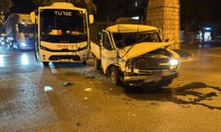 Alanya'da korkutan kazada kamyonet sürücüsü hastaneye kaldırıldı