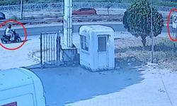 Antalya-Manavgat yolunda motosiklet tabelaya çarptı