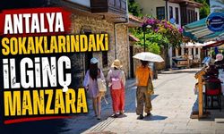 Antalya sokaklarındaki ilginç manzara: Biri soyundu, biri giyindi