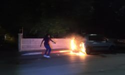 Antalya'da gece saatlerinde çıkan yangına su şişeleriyle müdahale ettiler