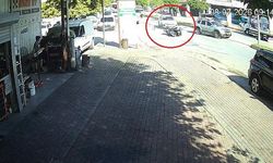 Antalya'da motosiklet aracın altına girdi