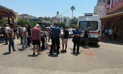 Antalya'da Sağlık Ekipleri Gelene Kadar Güneşten Korudular