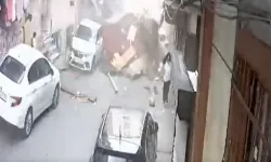 İstanbul Esenler'de fırtınada kopan çatı kameraya yansıdı