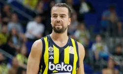 Fenerbahçe, kaptanıyla 1 yıl daha devam ediyor