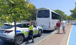 Manavgat'ta motosiklet otel servisine çarptı