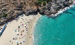 Alanya'da sahiller tıklım tıklım doldu