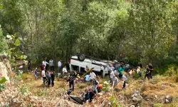 Sivas’ta minibüs şarampole devrildi! 4 ölü, 4'ü ağır 10 yaralı