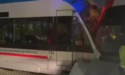 Son dakika l Zeytinburnu'nda 2 tramvay çarpıştı! Çok sayıda yaralılar var