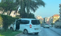Alanya Çevreyolu kilitlendi! Otomobil refüje çıktı
