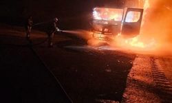 Hatay'da seyir halindeki TIR alevlere teslim oldu