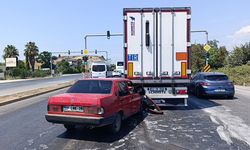 Alanya-Manavgat yolunda tıra arkadan çarptı