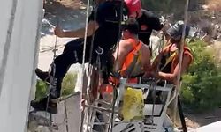 Antalya'da 10.katta çalışıyorlardı! İskelenin halatı koptu