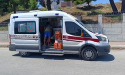 Antalya'da çukura girdi, devrildi