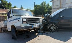 Antalya'da turistleri taşıyan minibüs kaza yaptı