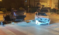 Antalya'da feci kaza: Çarpışmanın etkisiyle ters döndü