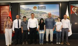 Alanya'da şampiyonlardan belediyeye ziyaret