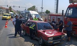 Manavgat-Antalya yolunda otomobiller çarpıştı