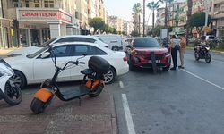 Manavgat'ta otomobil kapısı motosikletliyi yaraladı