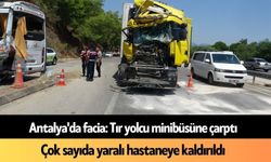 Antalya'da facia: Tır yolcu minibüsüne çarptı