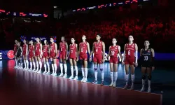 İLK SET SONUCU l Türkiye 1 (25-14) 0 Azerbaycan SET SAYISINI İZLE