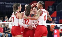 İLK SET SONUCU l Türkiye 1 ( 25-20 ) 0 Sırbistan SET SAYISINI İZLE