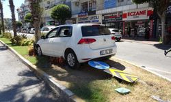 Manavgat'ta trafik kazası: Kafaya kafaya çarpıştılar