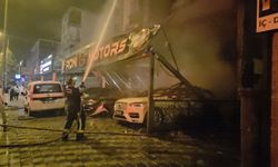Kepez'de yangın felaketi: 4 araç ve apartmanda hasar
